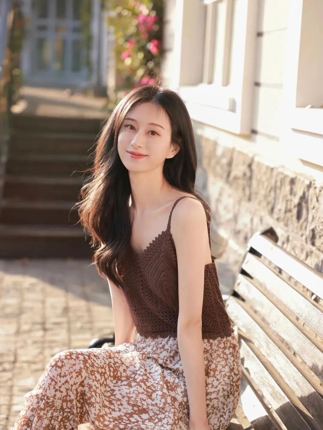 长裙拍照的10个姿势,清新唯美又自然上镜-第11张图片-风享汇 长裙拍照的10个姿势,清新唯美又自然上镜-第11张图片-风享汇