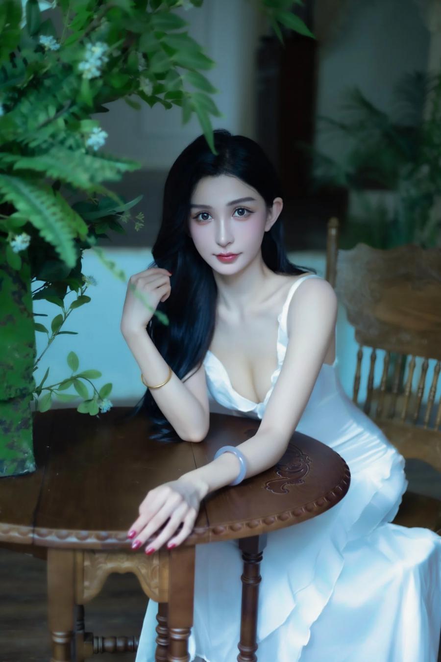 清冷居家风美女写真 ​​​-第5张图片-风享汇