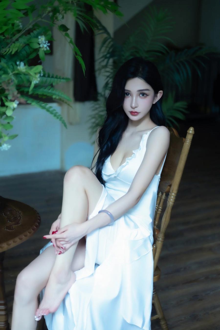 清冷居家风美女写真 ​​​-第3张图片-风享汇