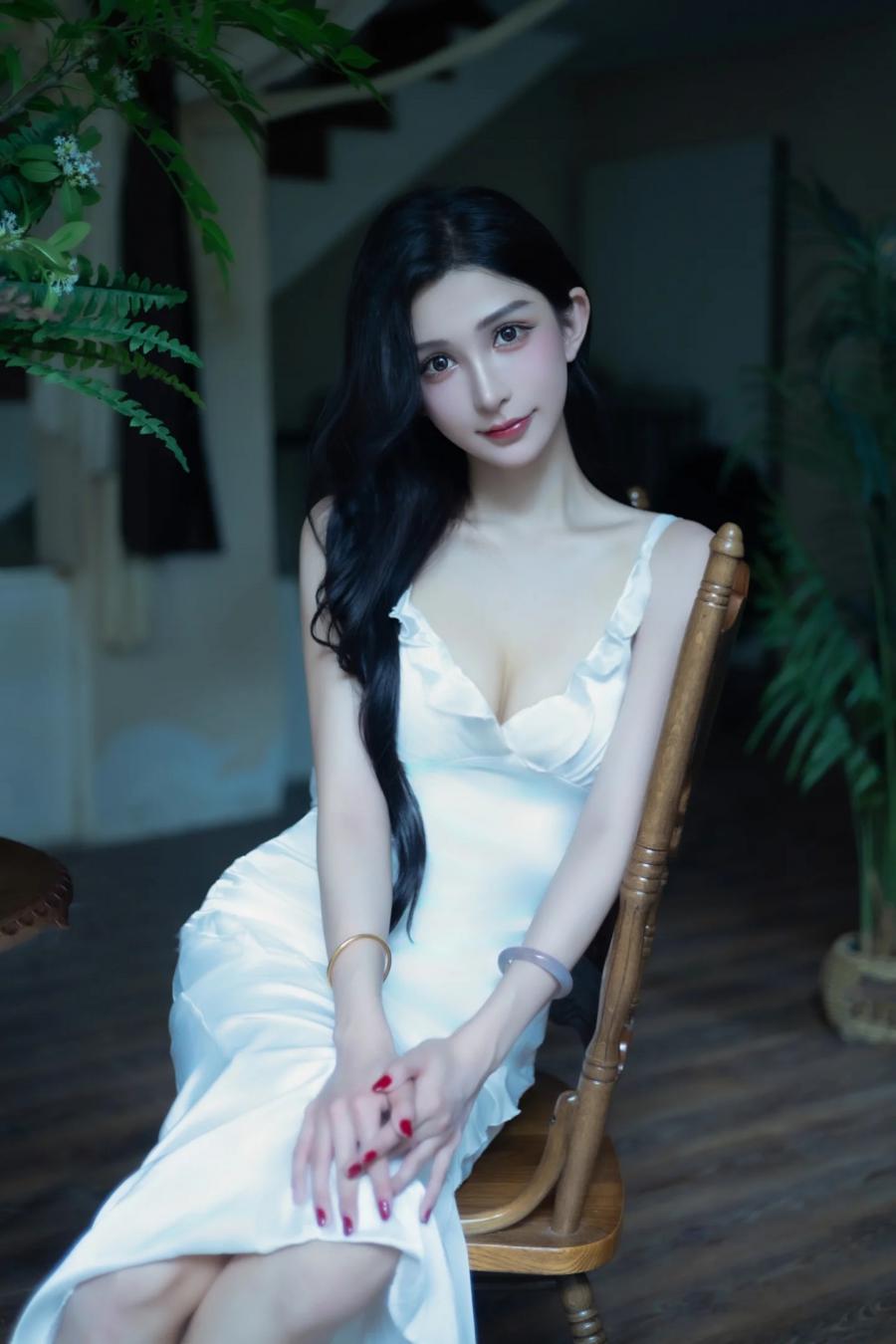 清冷居家风美女写真 ​​​-第6张图片-风享汇