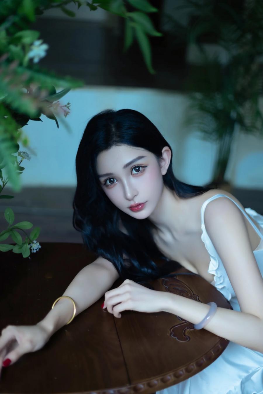 清冷居家风美女写真 ​​​-第11张图片-风享汇