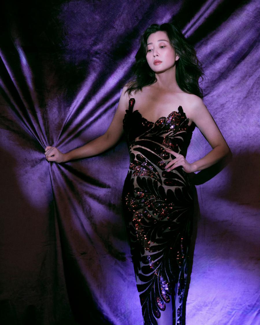 殷桃暗紫霓虹，璀璨风情-第6张图片-风享汇