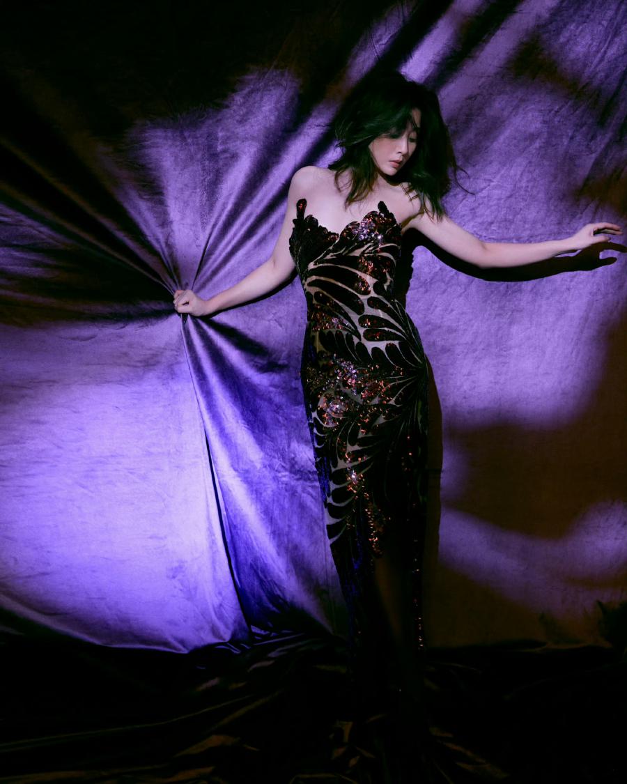 殷桃暗紫霓虹，璀璨风情-第9张图片-风享汇