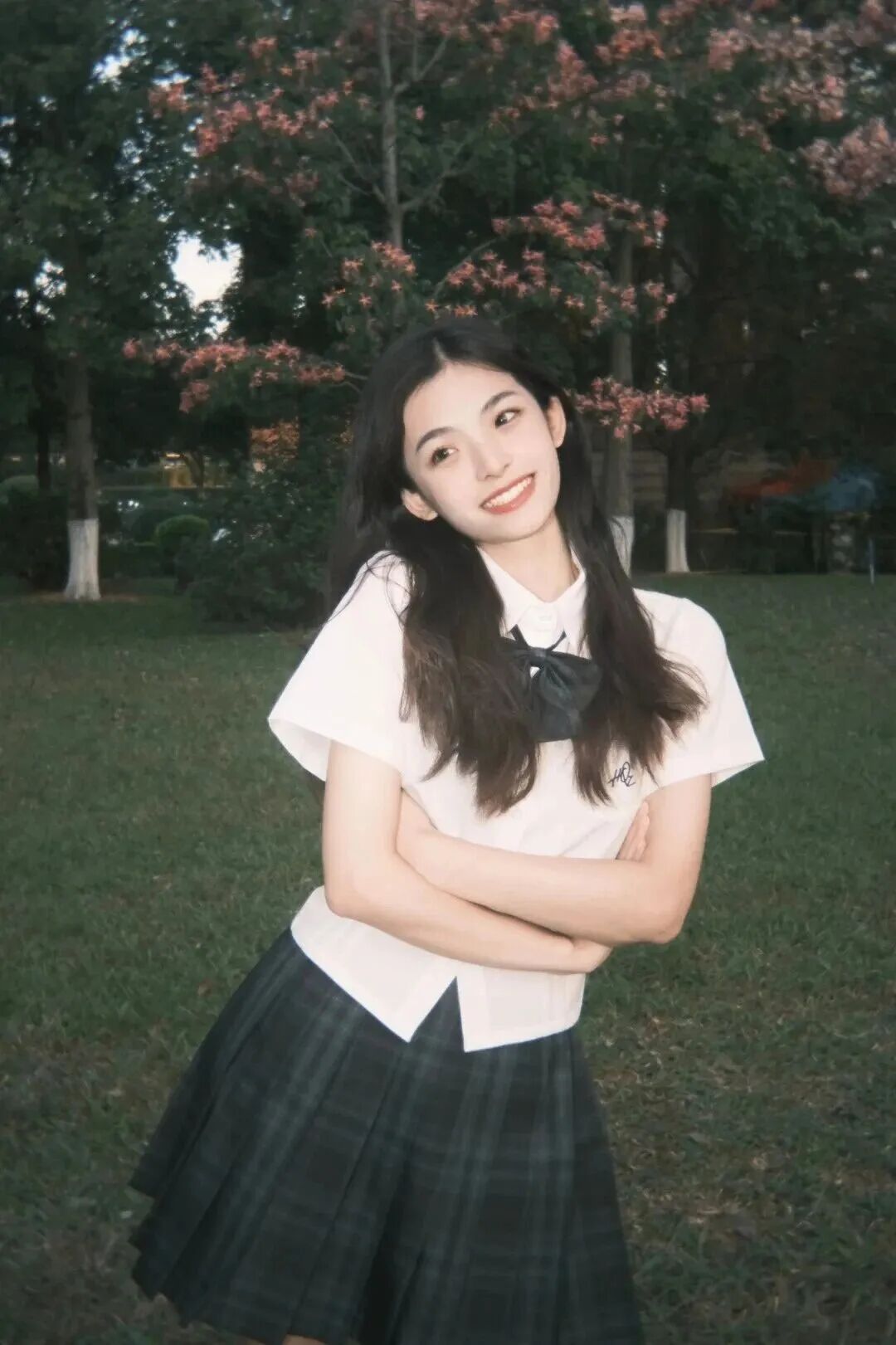 校园感写真9个好看的姿势，清纯甜美感直接拉满-第3张图片-风享汇
