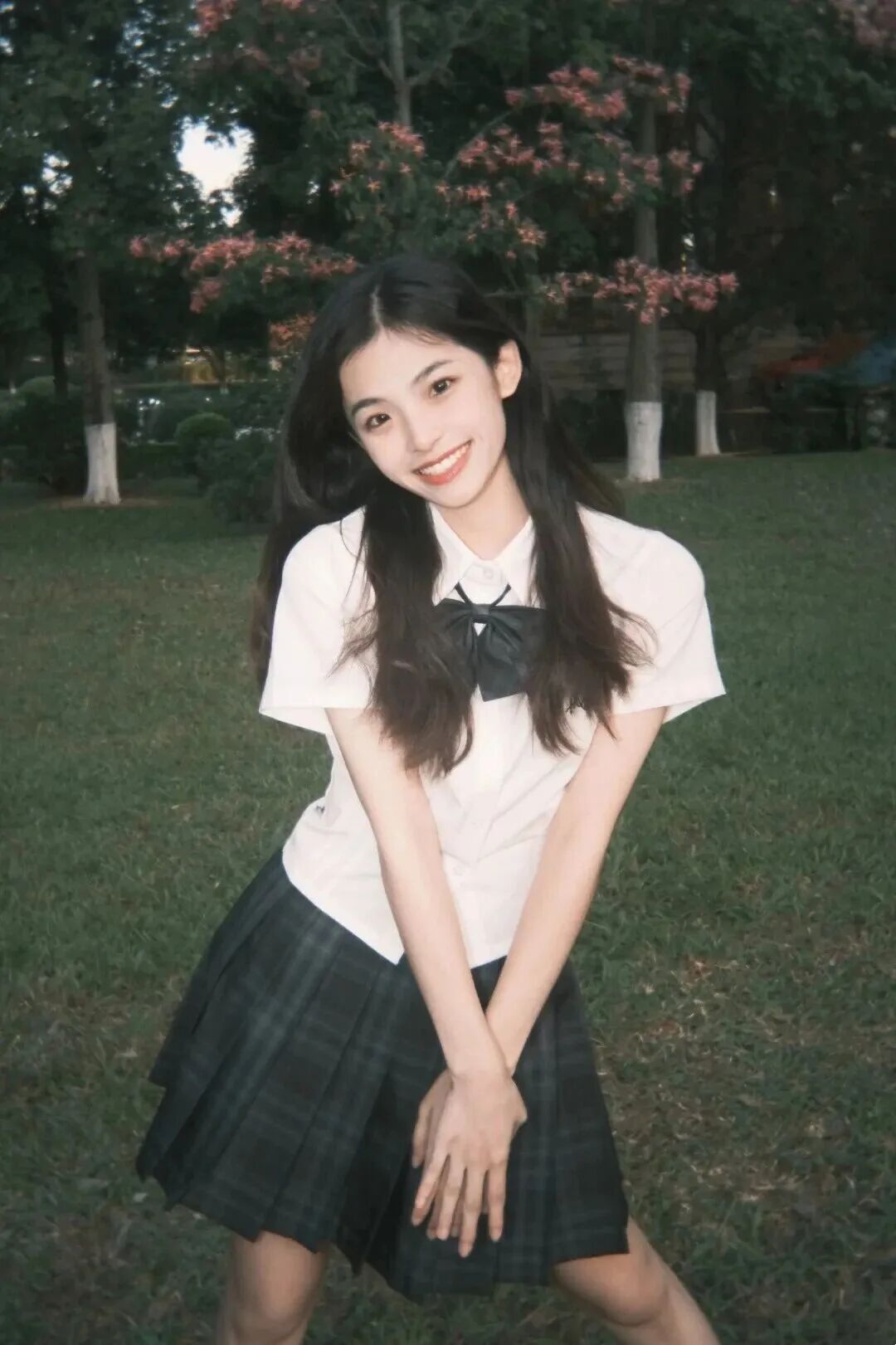 校园感写真9个好看的姿势，清纯甜美感直接拉满-第2张图片-风享汇
