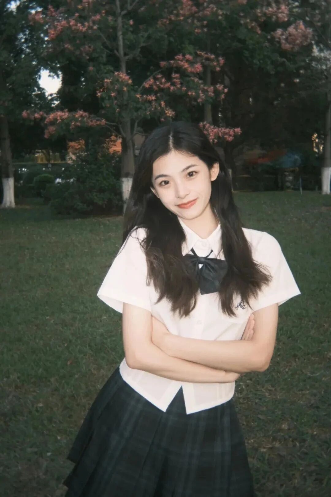 校园感写真9个好看的姿势，清纯甜美感直接拉满-第6张图片-风享汇