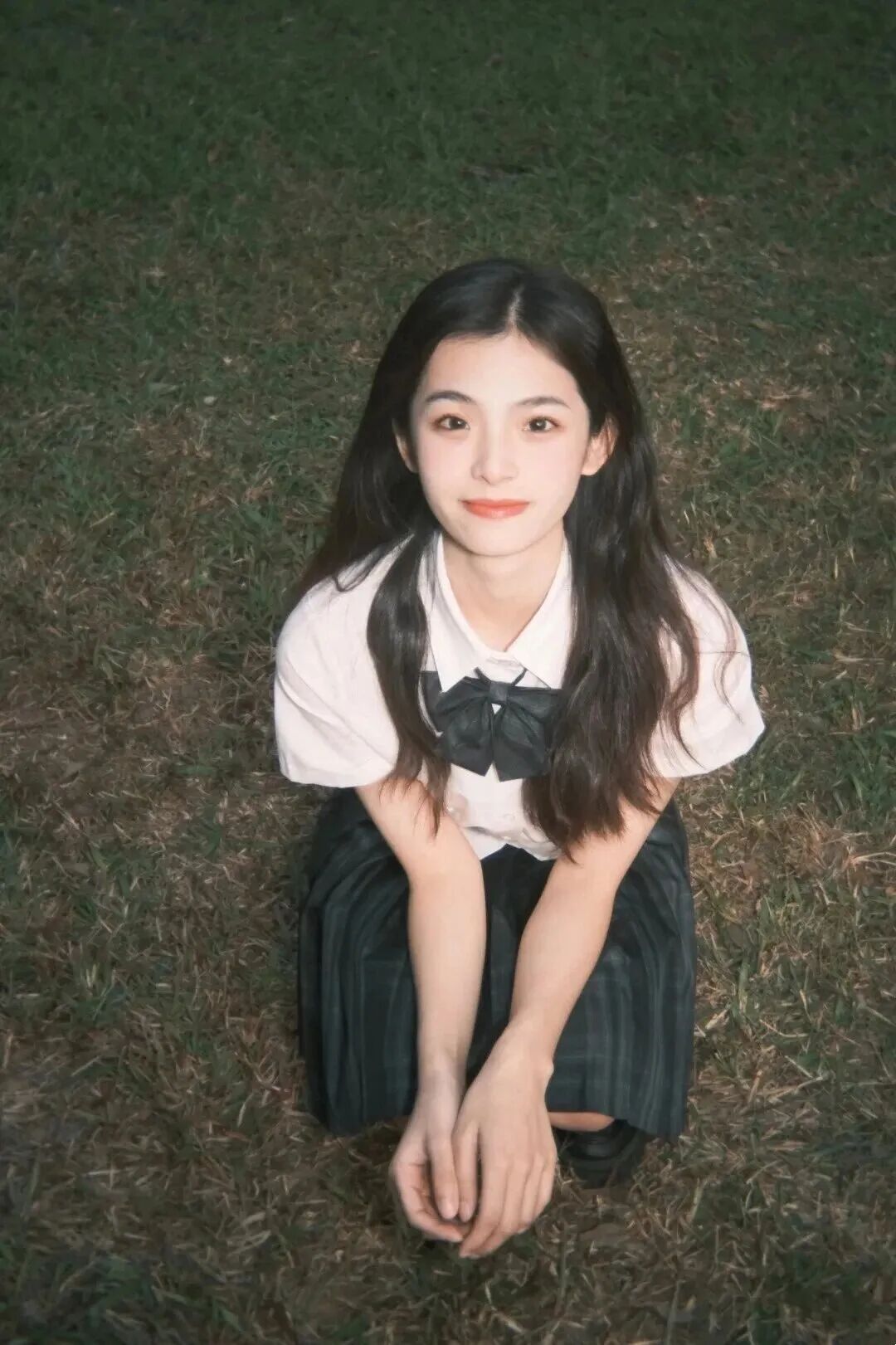 校园感写真9个好看的姿势，清纯甜美感直接拉满-第8张图片-风享汇