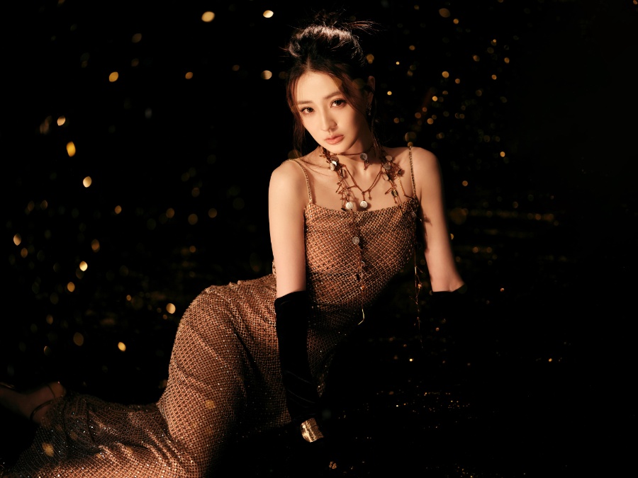 徐璐鎏金礼服，化身暗夜女神-第9张图片-风享汇