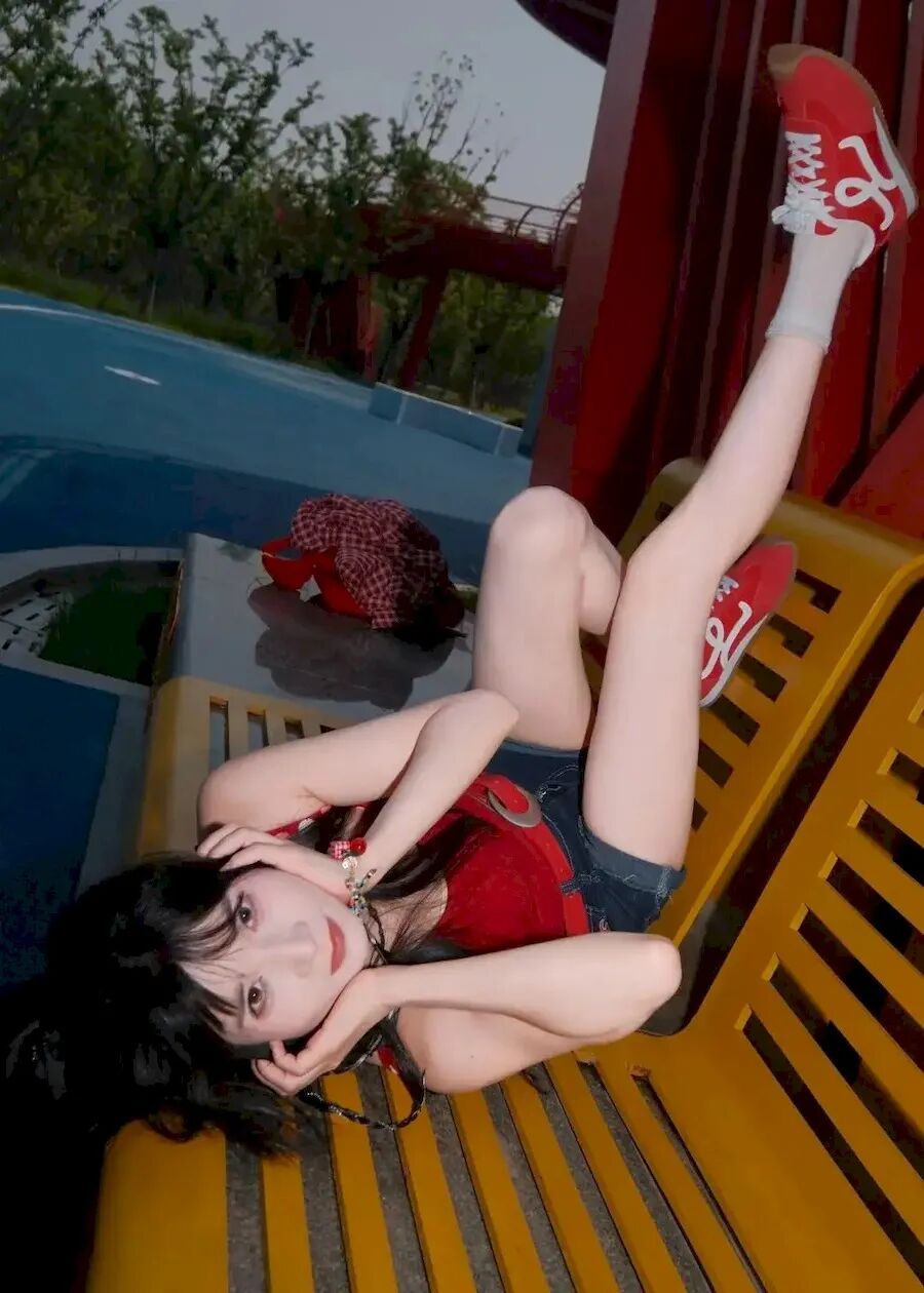 广角拍照9个动作!轻松拍出逆天大长腿,好看又显身材-第6张图片-风享汇 广角拍照9个动作!轻松拍出逆天大长腿,好看又显身材-第6张图片-风享汇