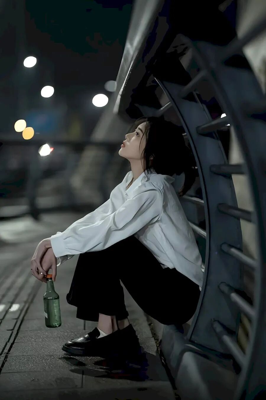夜灯故事感：6个路灯拍照姿势，氛围感拉满的情绪大片-第3张图片-风享汇