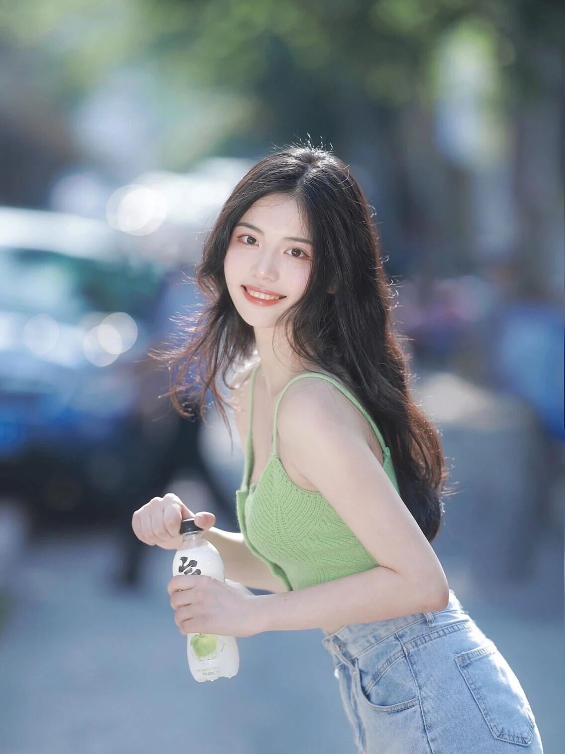 半身照这7个姿势，轻松拍出少女感时尚美照-第3张图片-风享汇