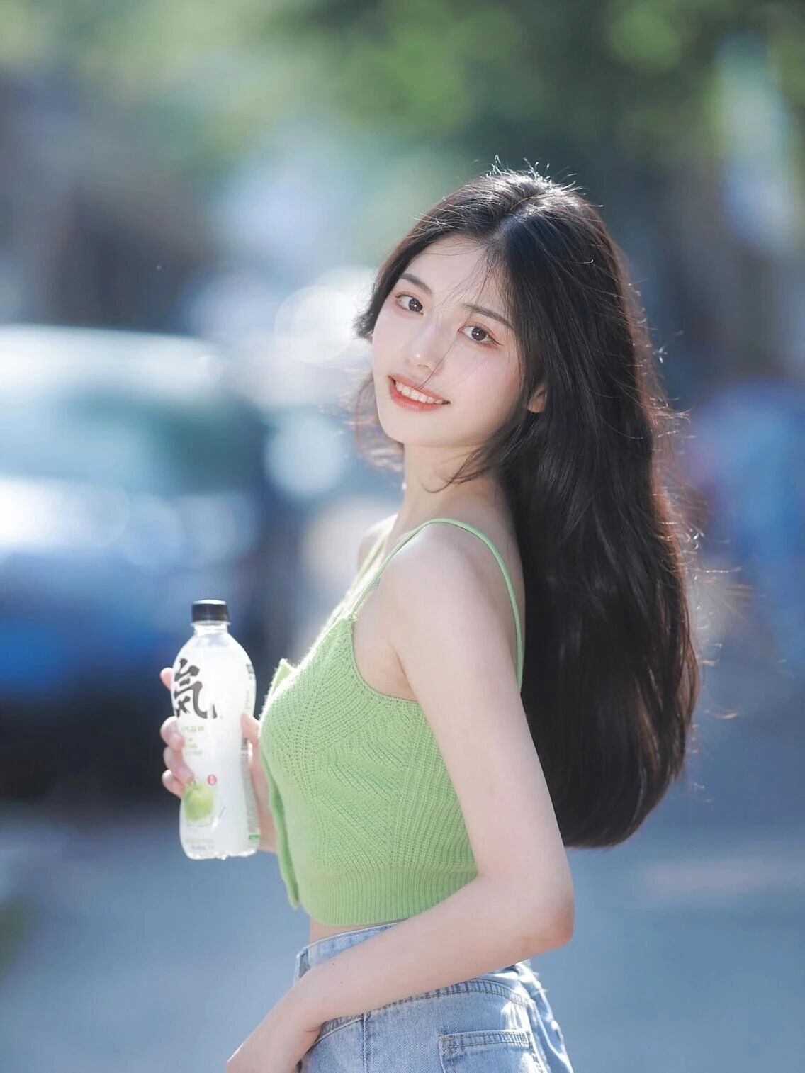 半身照这7个姿势，轻松拍出少女感时尚美照-第6张图片-风享汇