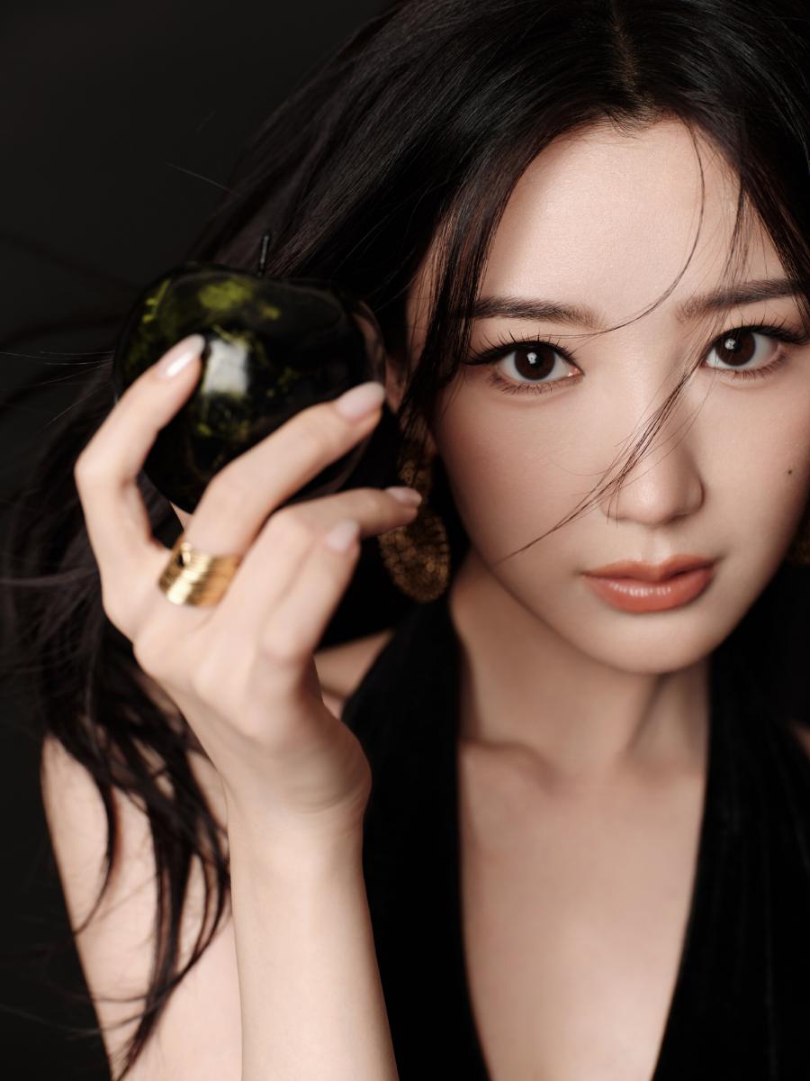 毛晓彤，黑系绝美写真-第5张图片-风享汇