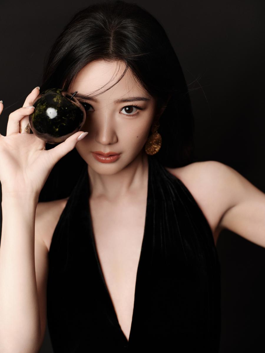 毛晓彤，黑系绝美写真-第9张图片-风享汇