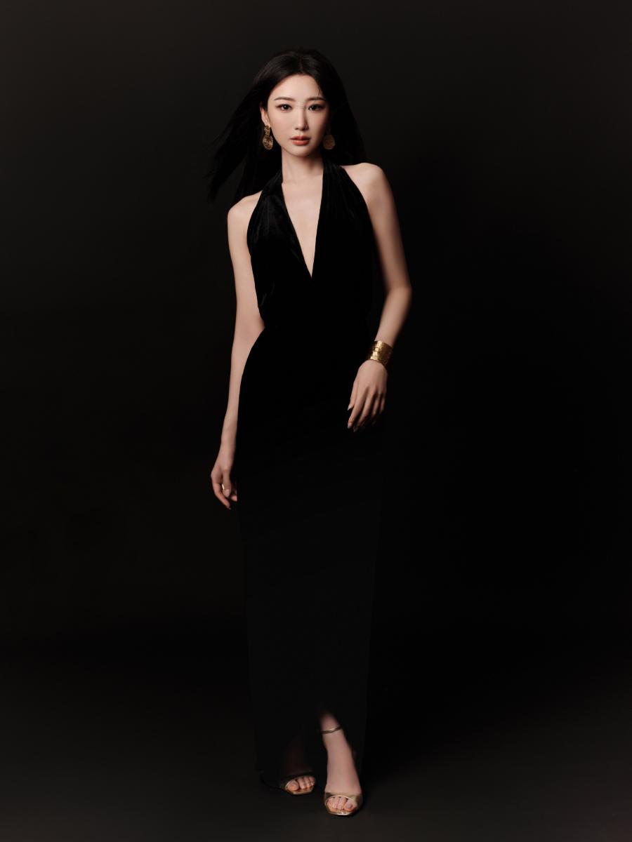 毛晓彤，黑系绝美写真-第11张图片-风享汇
