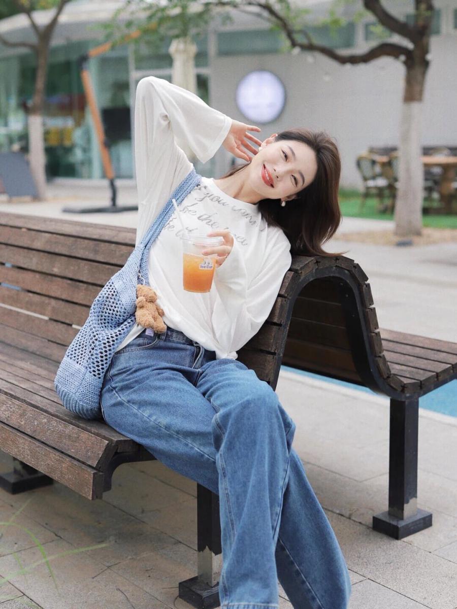 秋季户外9个万能姿势,轻松拍出松弛感大片-第2张图片-风享汇 秋季户外9个万能姿势,轻松拍出松弛感大片-第2张图片-风享汇