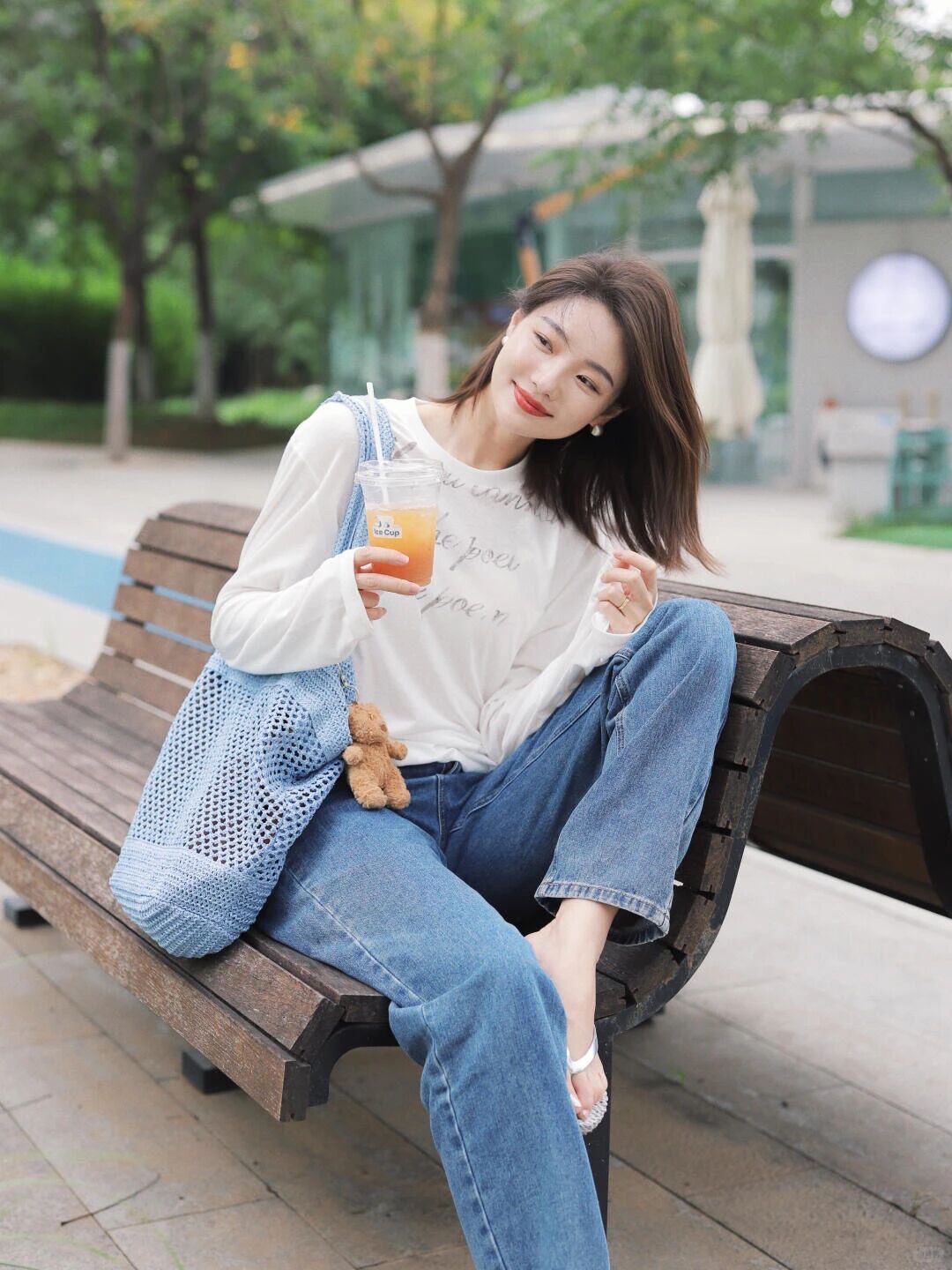 秋季户外9个万能姿势,轻松拍出松弛感大片-第8张图片-风享汇 秋季户外9个万能姿势,轻松拍出松弛感大片-第8张图片-风享汇