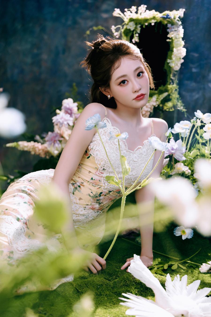 祝绪丹蕾丝吊带碎花裙，清新优雅-第2张图片-风享汇