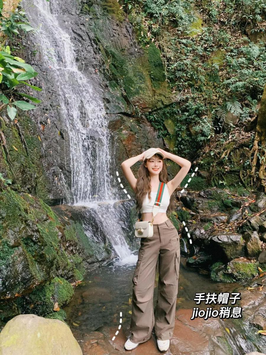 山林徒步怎么拍？9 个 “自然不做作” 摆姿，轻松拿捏氛围感！-第6张图片-风享汇