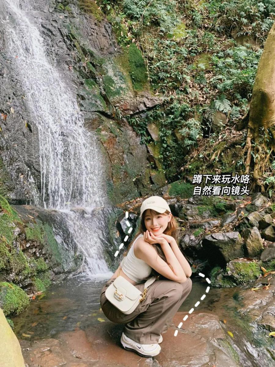 山林徒步怎么拍？9 个 “自然不做作” 摆姿，轻松拿捏氛围感！-第7张图片-风享汇