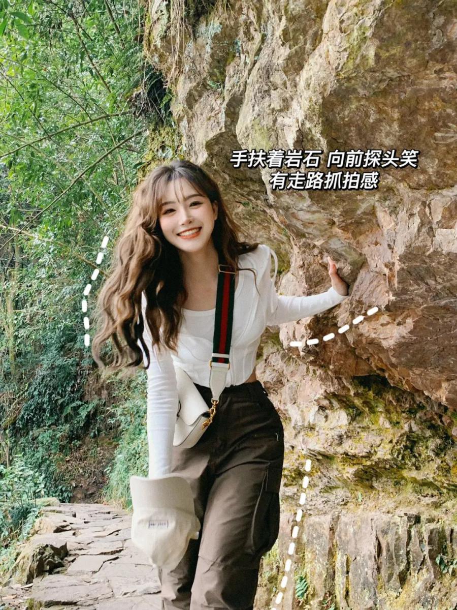 山林徒步怎么拍？9 个 “自然不做作” 摆姿，轻松拿捏氛围感！-第8张图片-风享汇