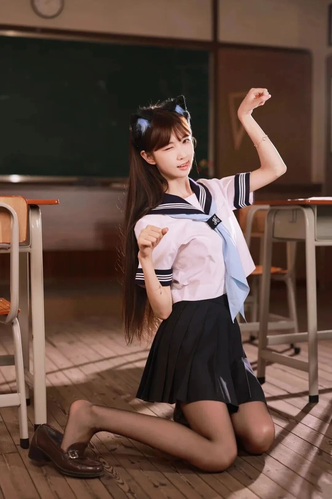 教室几个少女感拍照姿势,拍出韩系女友感-第2张图片-风享汇 教室几个少女感拍照姿势,拍出韩系女友感-第2张图片-风享汇