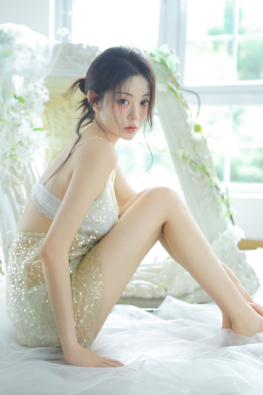 画框里的美神，纱幔花房的光影诗韵-第1张图片-风享汇