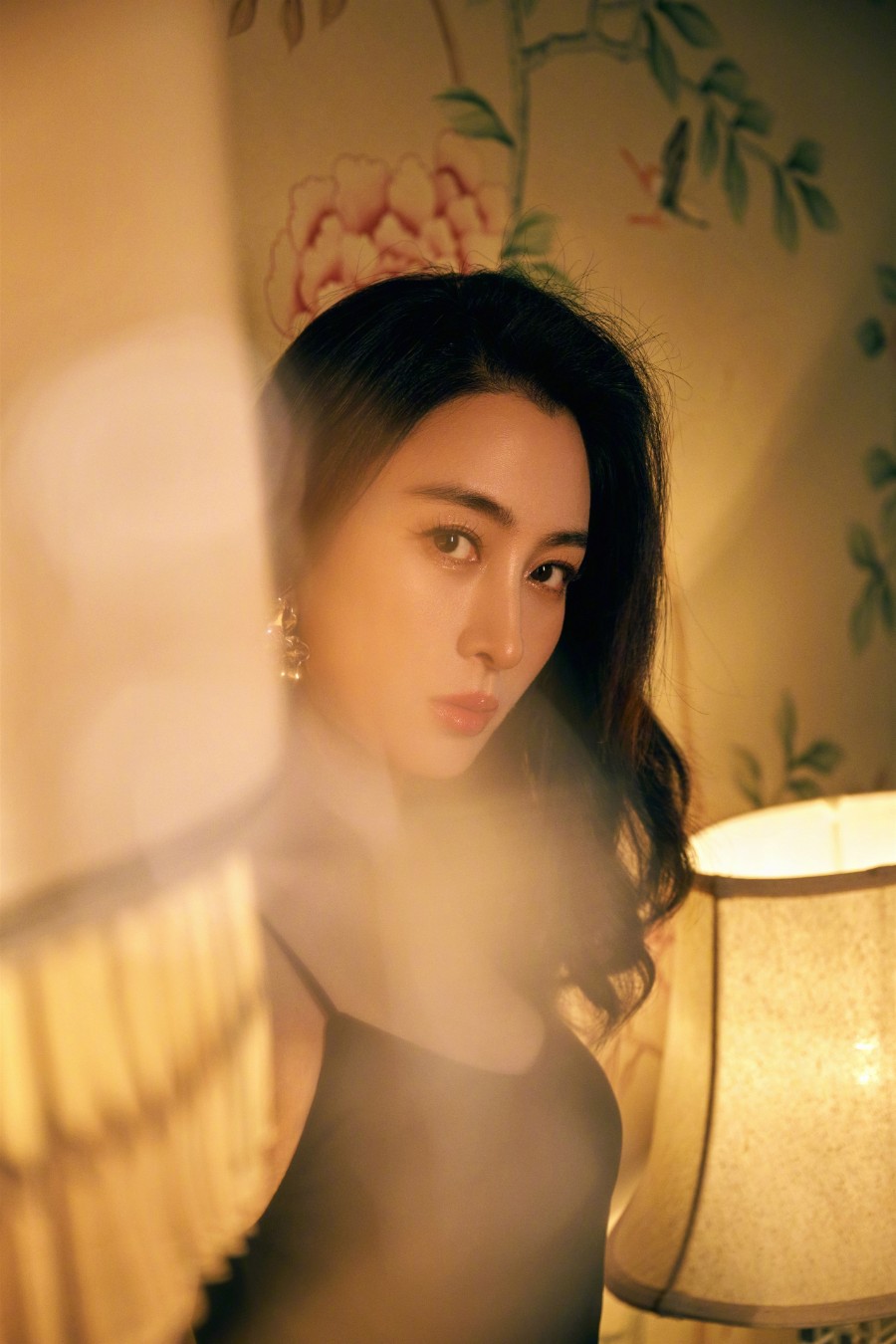 马苏黑衣妆造，优雅柔美-第5张图片-风享汇
