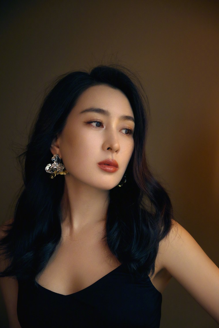 马苏黑衣妆造，优雅柔美-第1张图片-风享汇