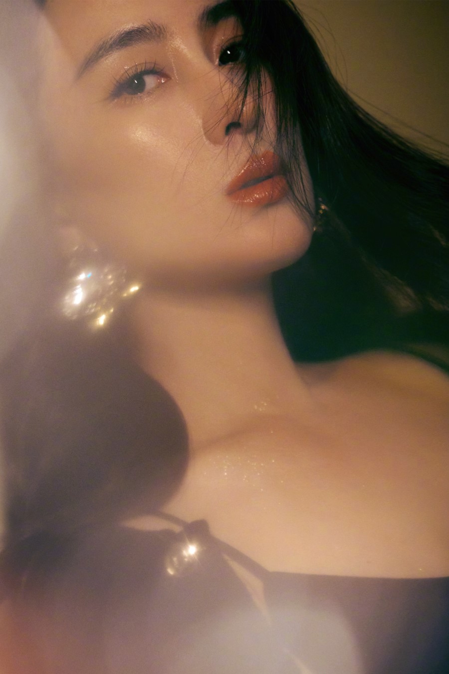 马苏黑衣妆造，优雅柔美-第6张图片-风享汇