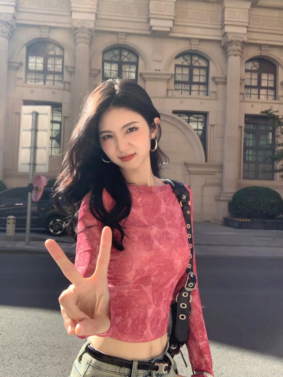 街拍不再僵硬!9 个超上镜的街头摆姿,轻松拍出时尚感-第10张图片-风享汇 街拍不再僵硬!9 个超上镜的街头摆姿,轻松拍出时尚感-第10张图片-风享汇