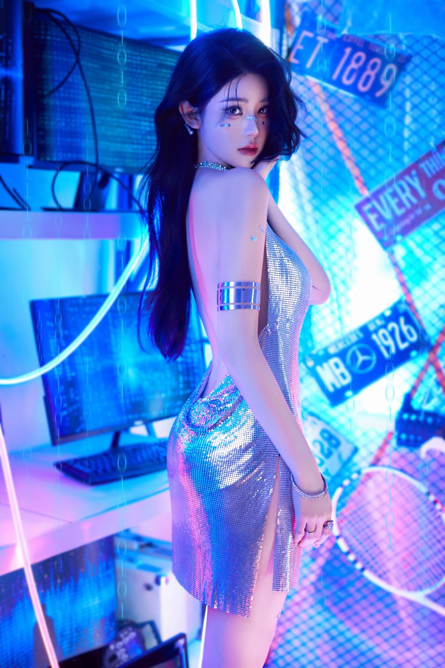 赛博朋克写真｜闯入未来世界的机械姬-第2张图片-风享汇