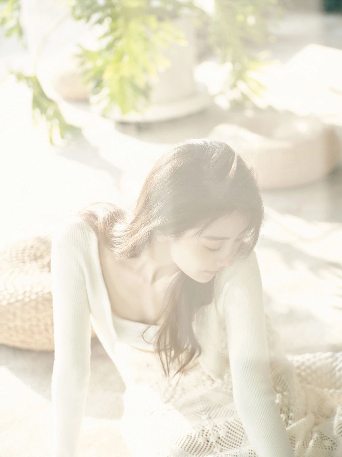 柔光里的白衣长发女子写真-第8张图片-风享汇