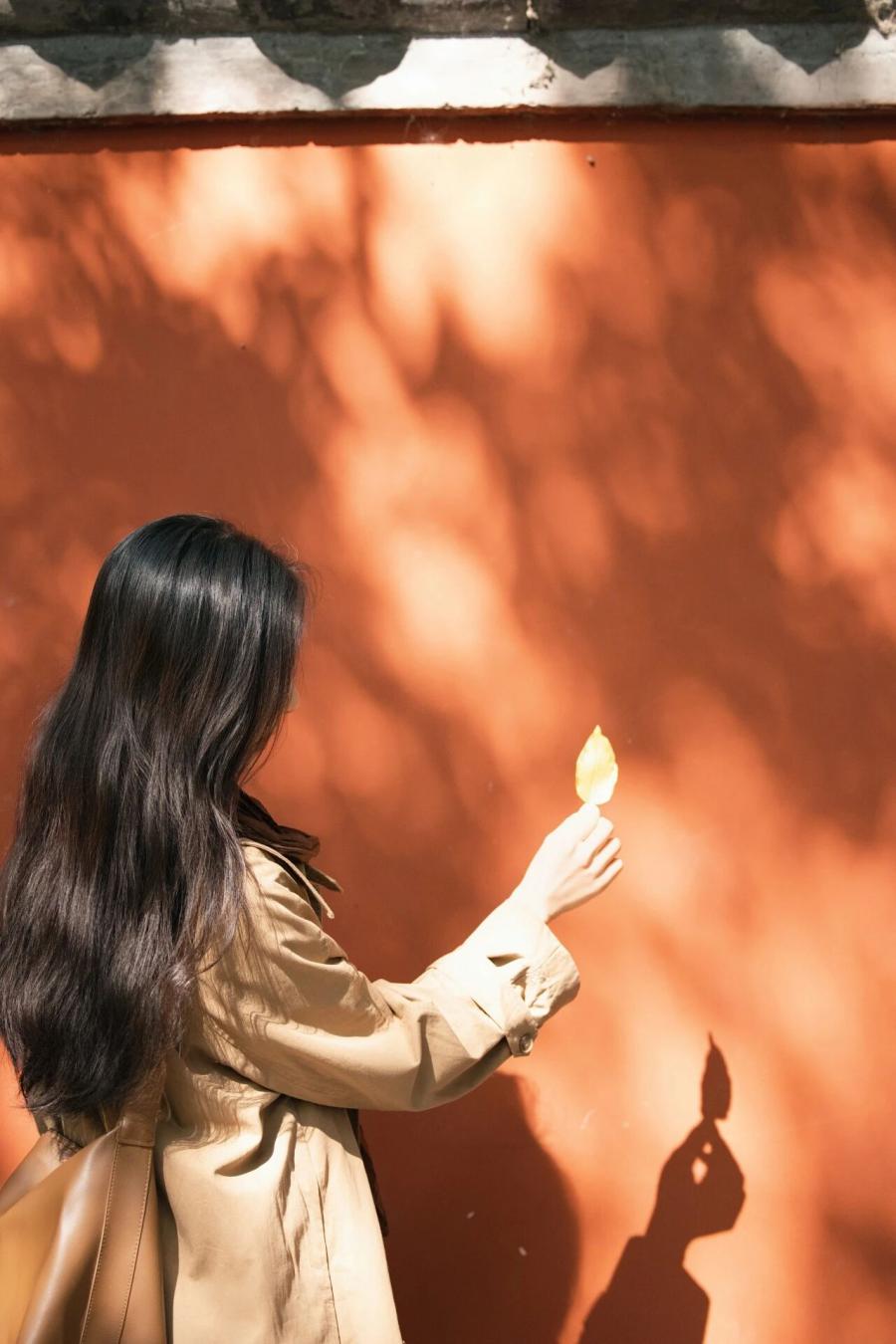 9 个万能拍照摆姿技巧,让你的写真照秒变大片!-第4张图片-风享汇 9 个万能拍照摆姿技巧,让你的写真照秒变大片!-第4张图片-风享汇