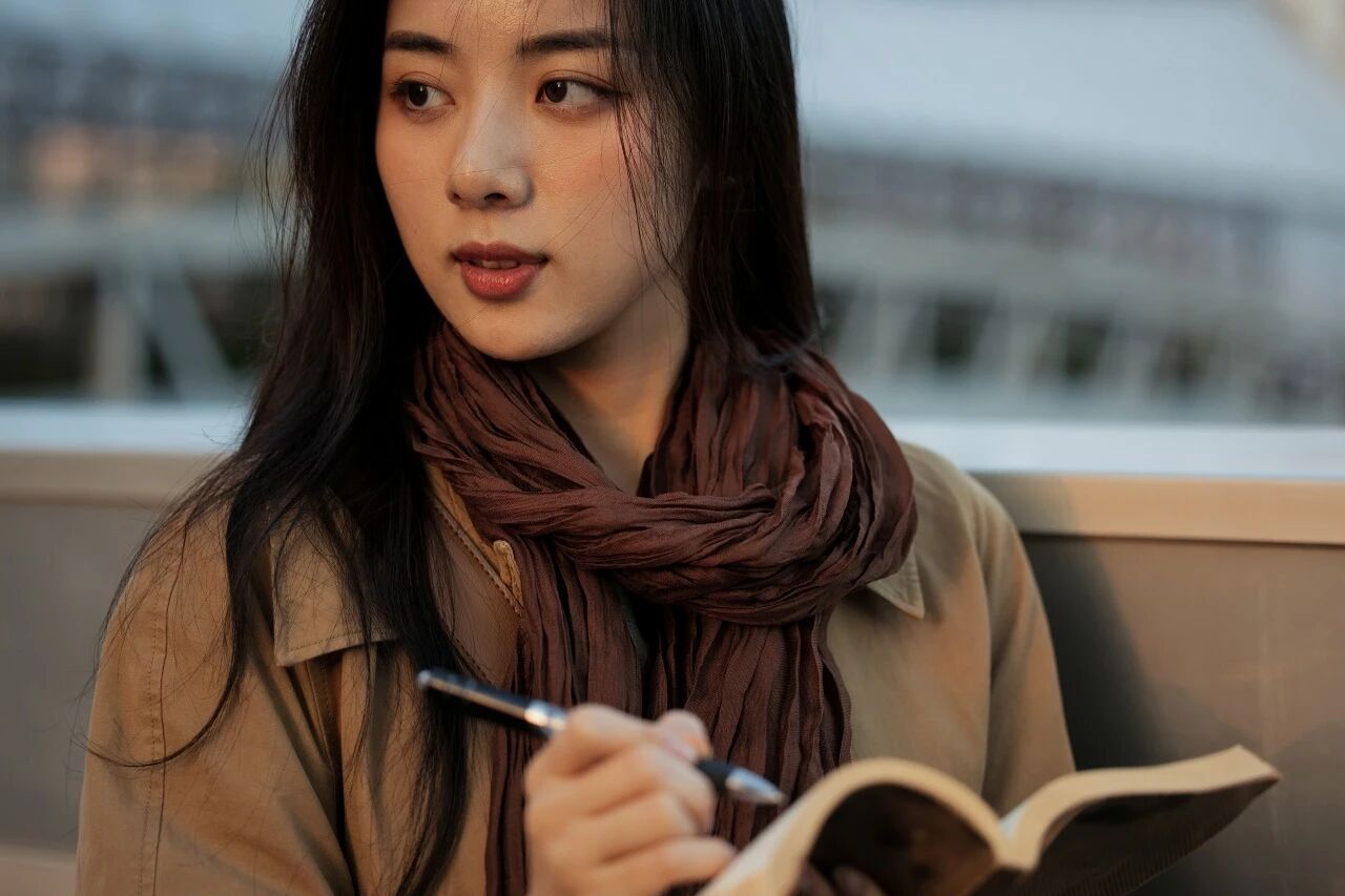 9 个万能拍照摆姿技巧,让你的写真照秒变大片!-第7张图片-风享汇 9 个万能拍照摆姿技巧,让你的写真照秒变大片!-第7张图片-风享汇