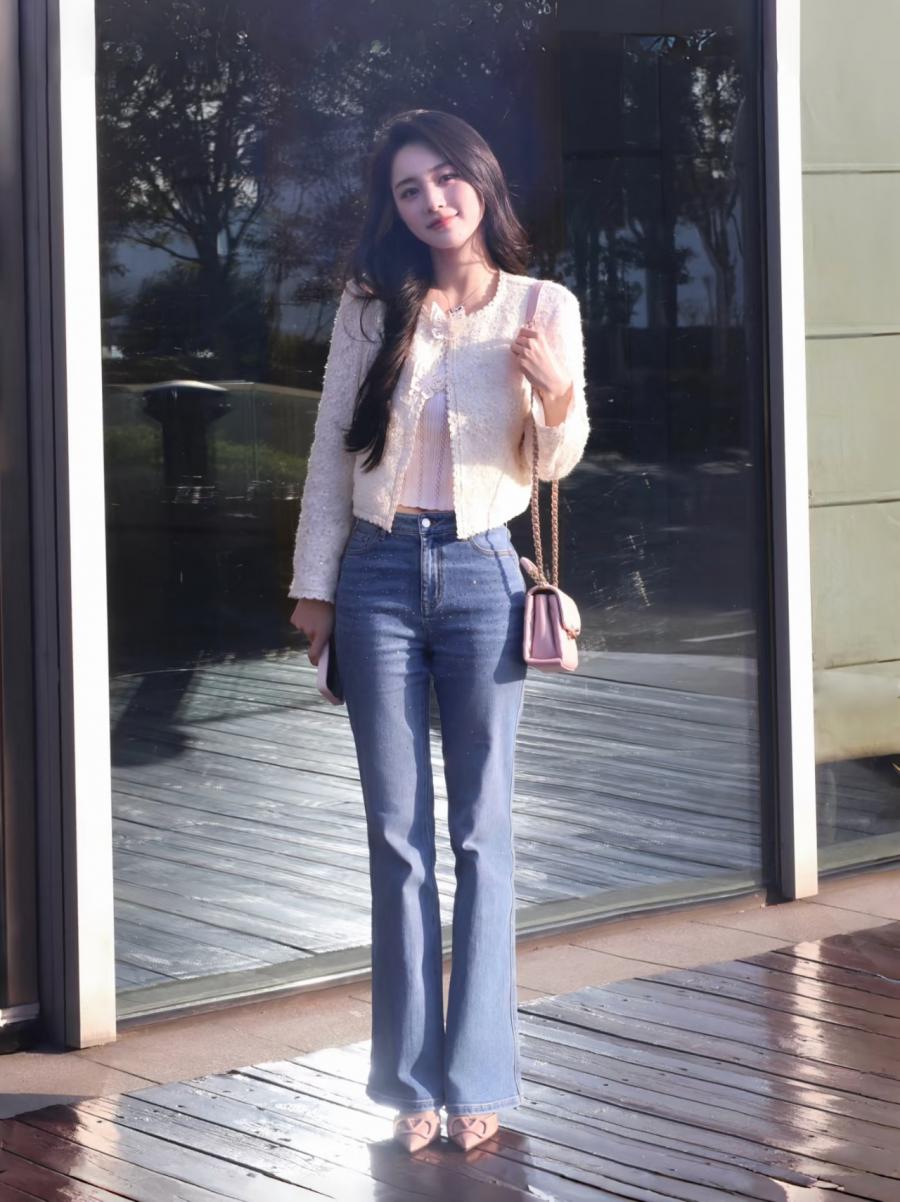 7 个牛仔裤拍照神姿势,轻松拍出温柔优雅感-第3张图片-风享汇 7 个牛仔裤拍照神姿势,轻松拍出温柔优雅感-第3张图片-风享汇