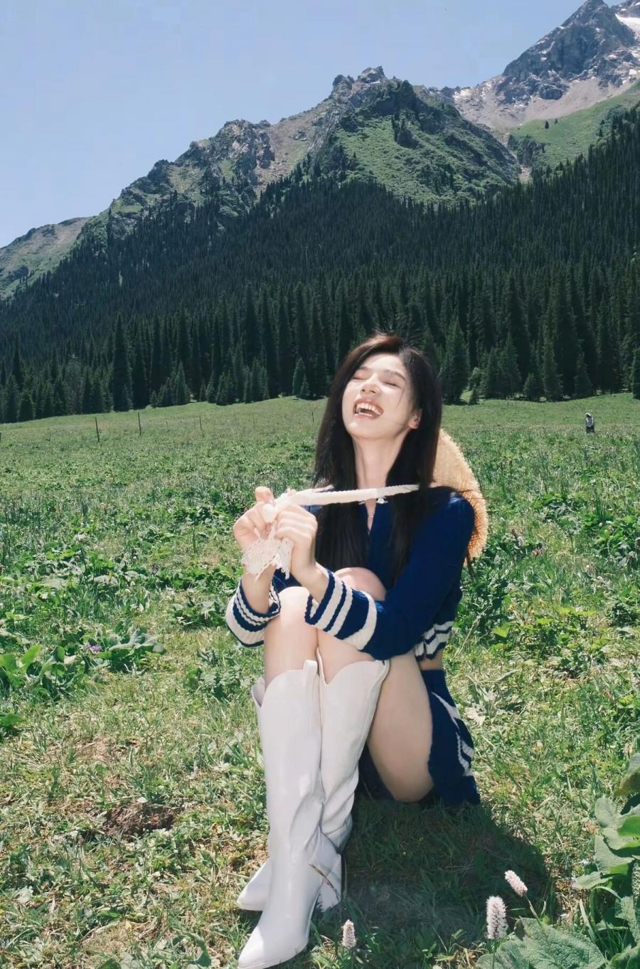 山野出片指南|6个摆姿公式,轻松拿捏清新氛围感-第3张图片-风享汇 山野出片指南|6个摆姿公式,轻松拿捏清新氛围感-第3张图片-风享汇