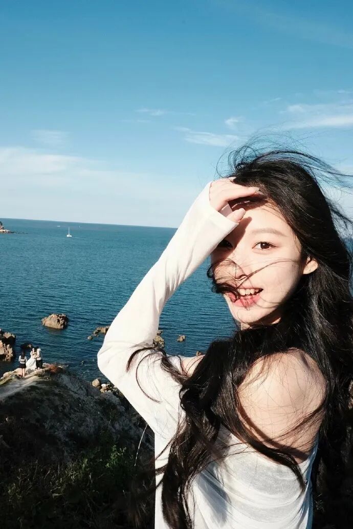 海边拍照姿势大全|15个氛围感动作,让你刷爆朋友圈-第7张图片-风享汇 海边拍照姿势大全|15个氛围感动作,让你刷爆朋友圈-第7张图片-风享汇