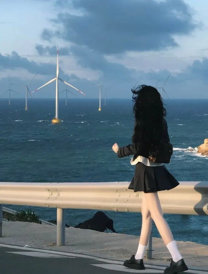 海边拍照姿势大全|15个氛围感动作,让你刷爆朋友圈-第9张图片-风享汇 海边拍照姿势大全|15个氛围感动作,让你刷爆朋友圈-第9张图片-风享汇