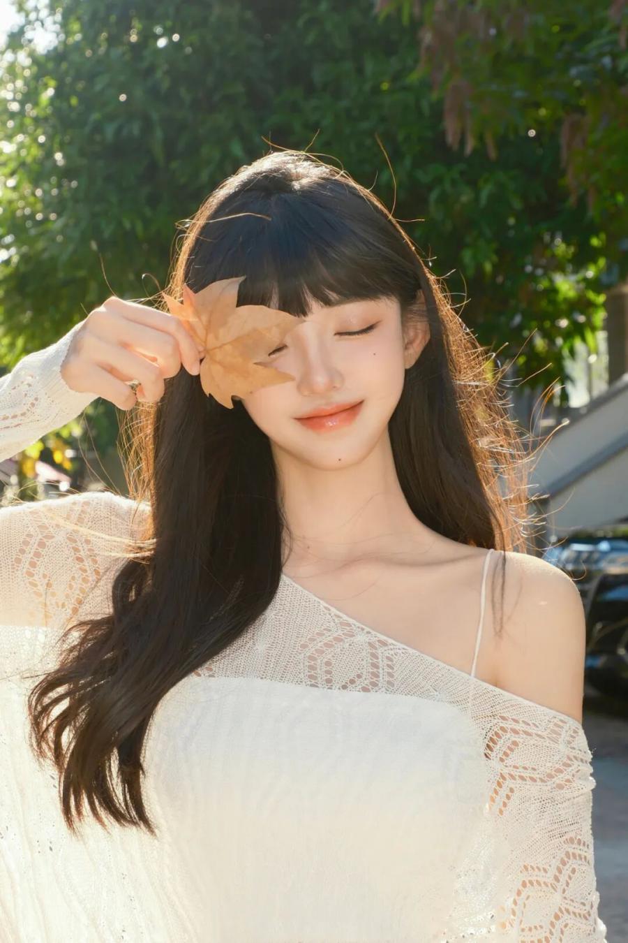 12个枫叶互动姿势,拍出氛围感×少女感双buff-第8张图片-风享汇 12个枫叶互动姿势,拍出氛围感×少女感双buff-第8张图片-风享汇