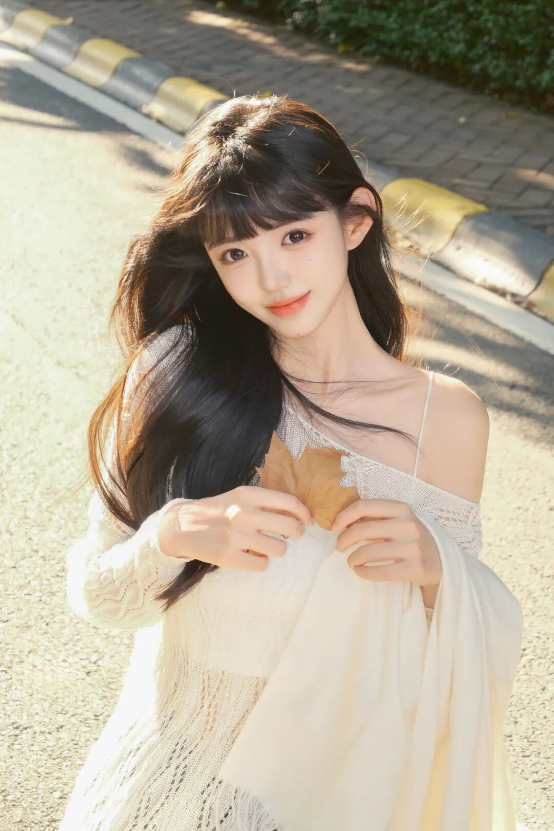 12个枫叶互动姿势,拍出氛围感×少女感双buff-第7张图片-风享汇 12个枫叶互动姿势,拍出氛围感×少女感双buff-第7张图片-风享汇