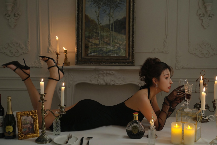 美到犯规的轻熟御姐风，黑色露背礼服尽显曲线美感-第5张图片-风享汇