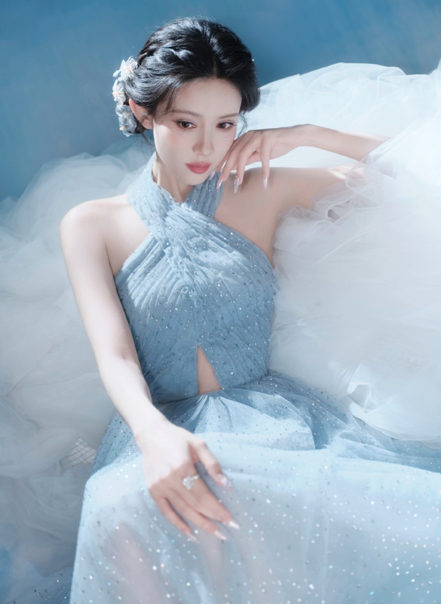 孟子义一袭碎冰蓝，美得令人屏息-第6张图片-风享汇