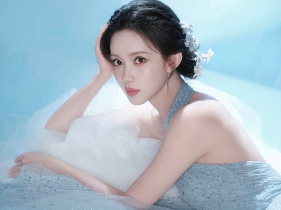 孟子义一袭碎冰蓝，美得令人屏息-第4张图片-风享汇