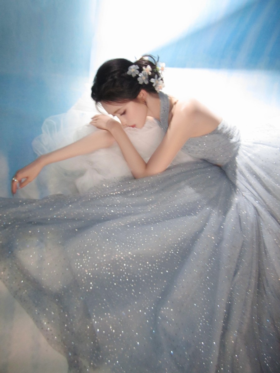 孟子义一袭碎冰蓝，美得令人屏息-第9张图片-风享汇