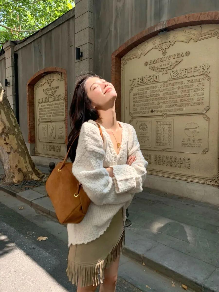 街头拍照｜9 个姿势让你美成文艺电影主角-第6张图片-风享汇