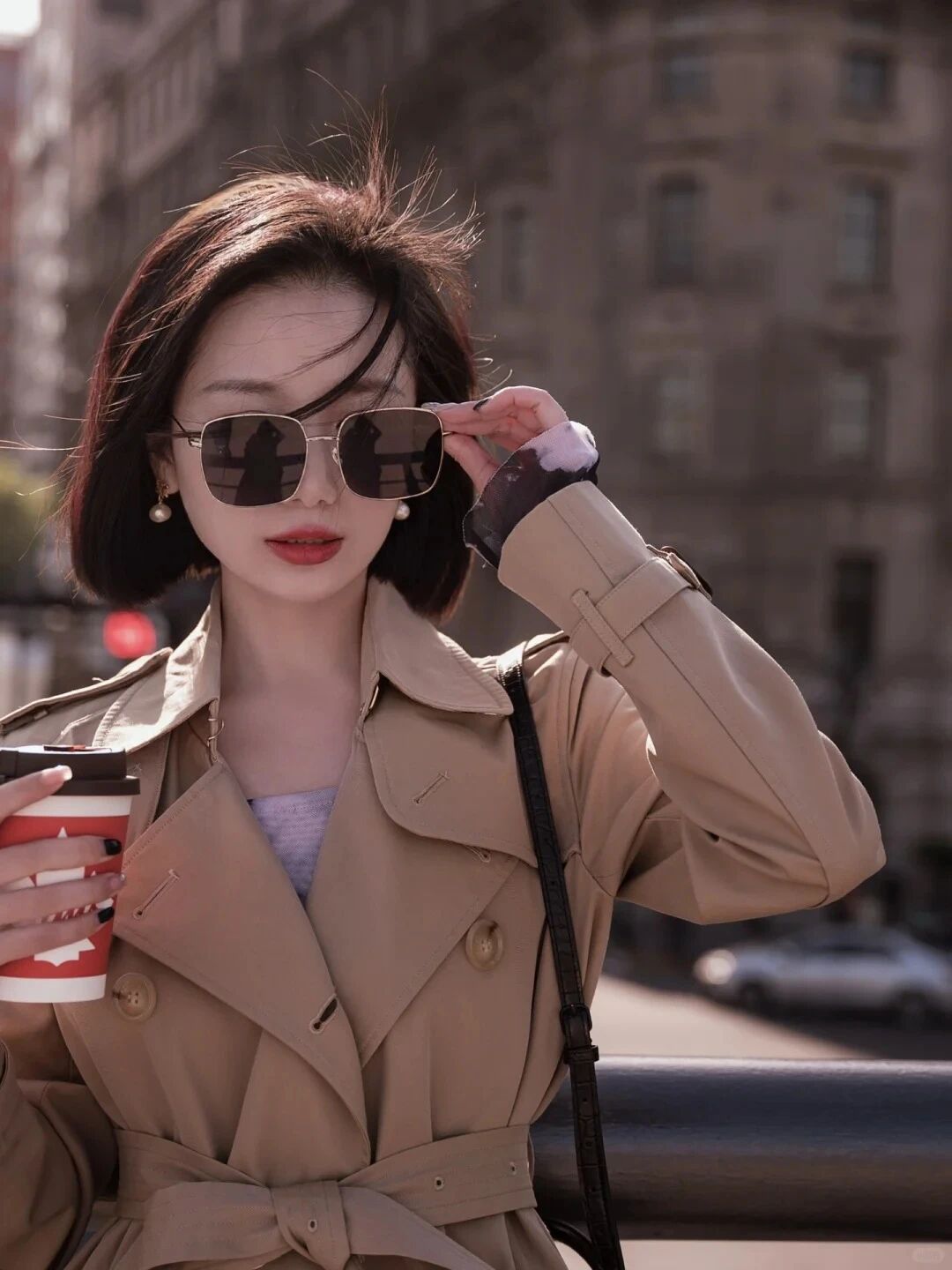 秋冬9个风衣街拍姿势，让你拍出杂志级时尚感-第2张图片-风享汇