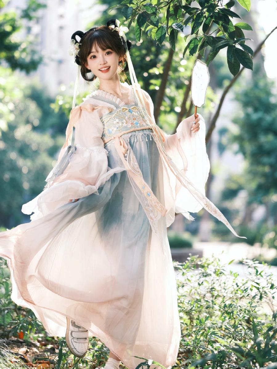汉服拍照摆姿大全，轻松拍出古灵精怪的国风大片-第5张图片-风享汇