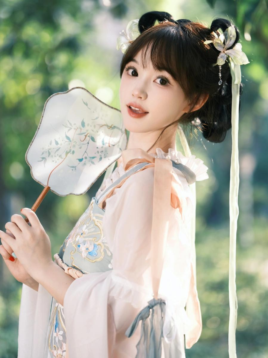 汉服拍照摆姿大全，轻松拍出古灵精怪的国风大片-第8张图片-风享汇