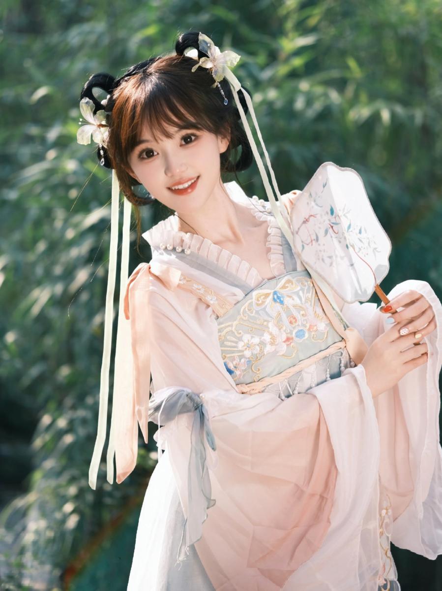 汉服拍照摆姿大全，轻松拍出古灵精怪的国风大片-第9张图片-风享汇